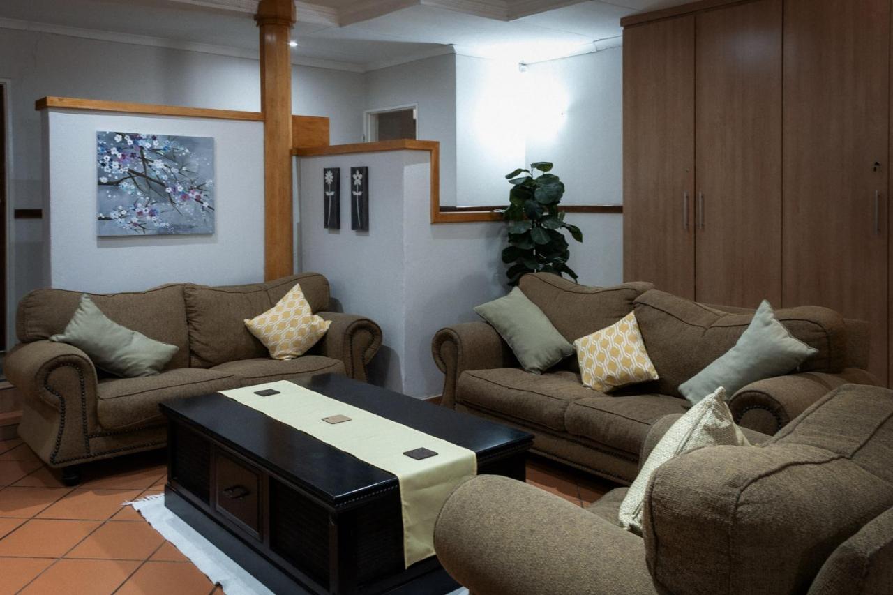 Park Living Guesthouse Bloemfontein Buitenkant foto